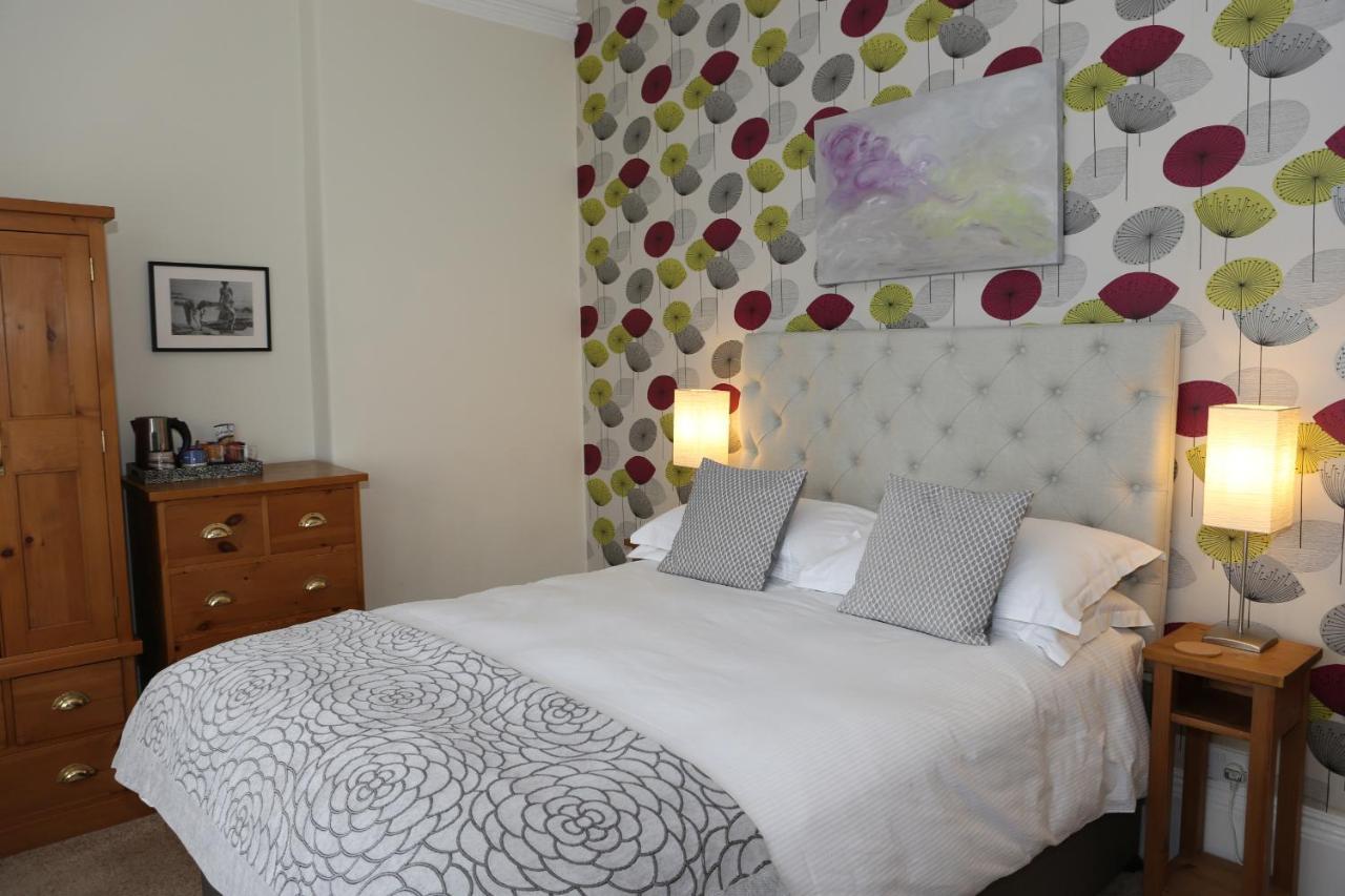 The Waves: Yorkshire Coast 4*