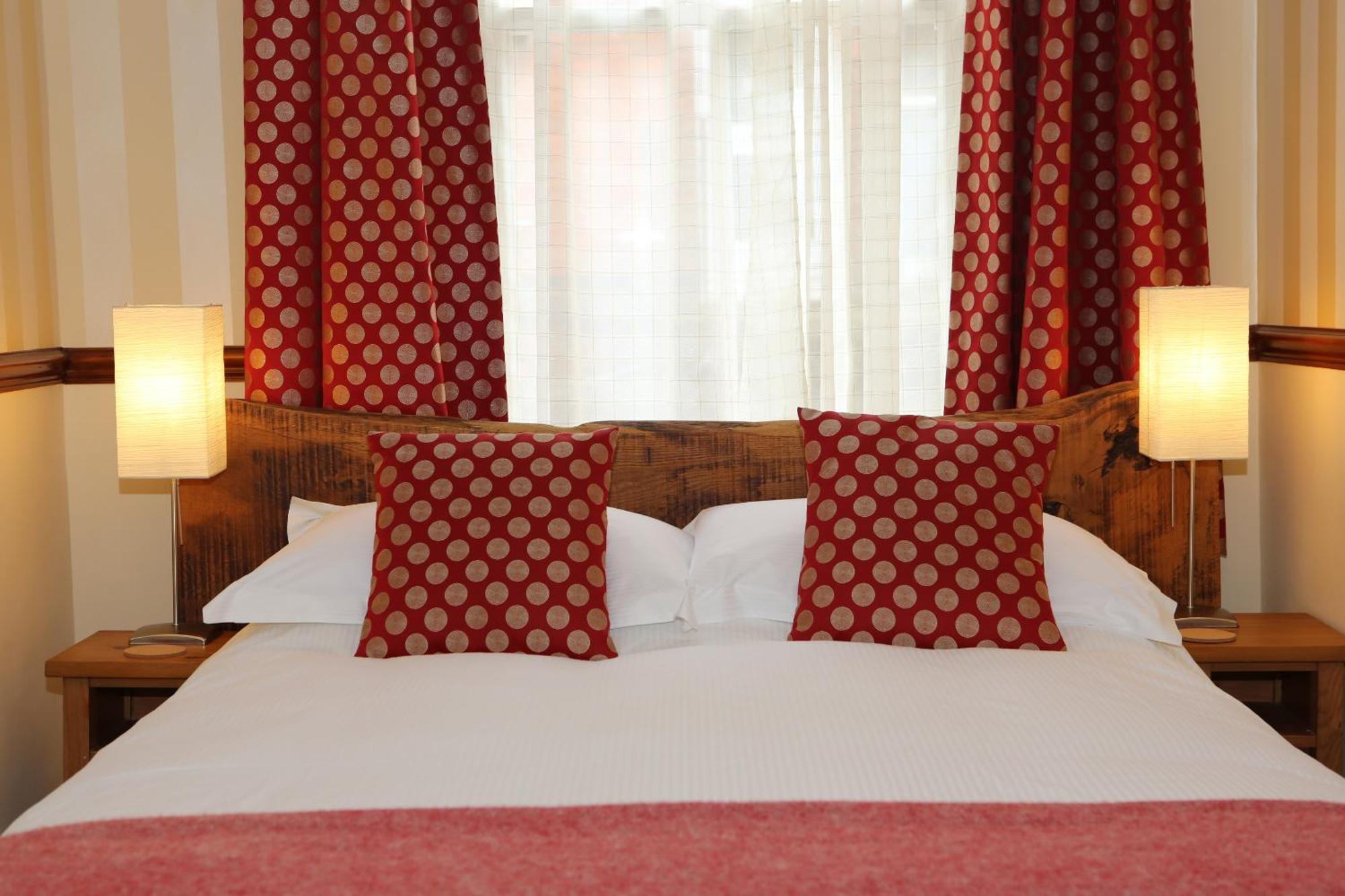 The Waves: Yorkshire Coast 4* Scarborough