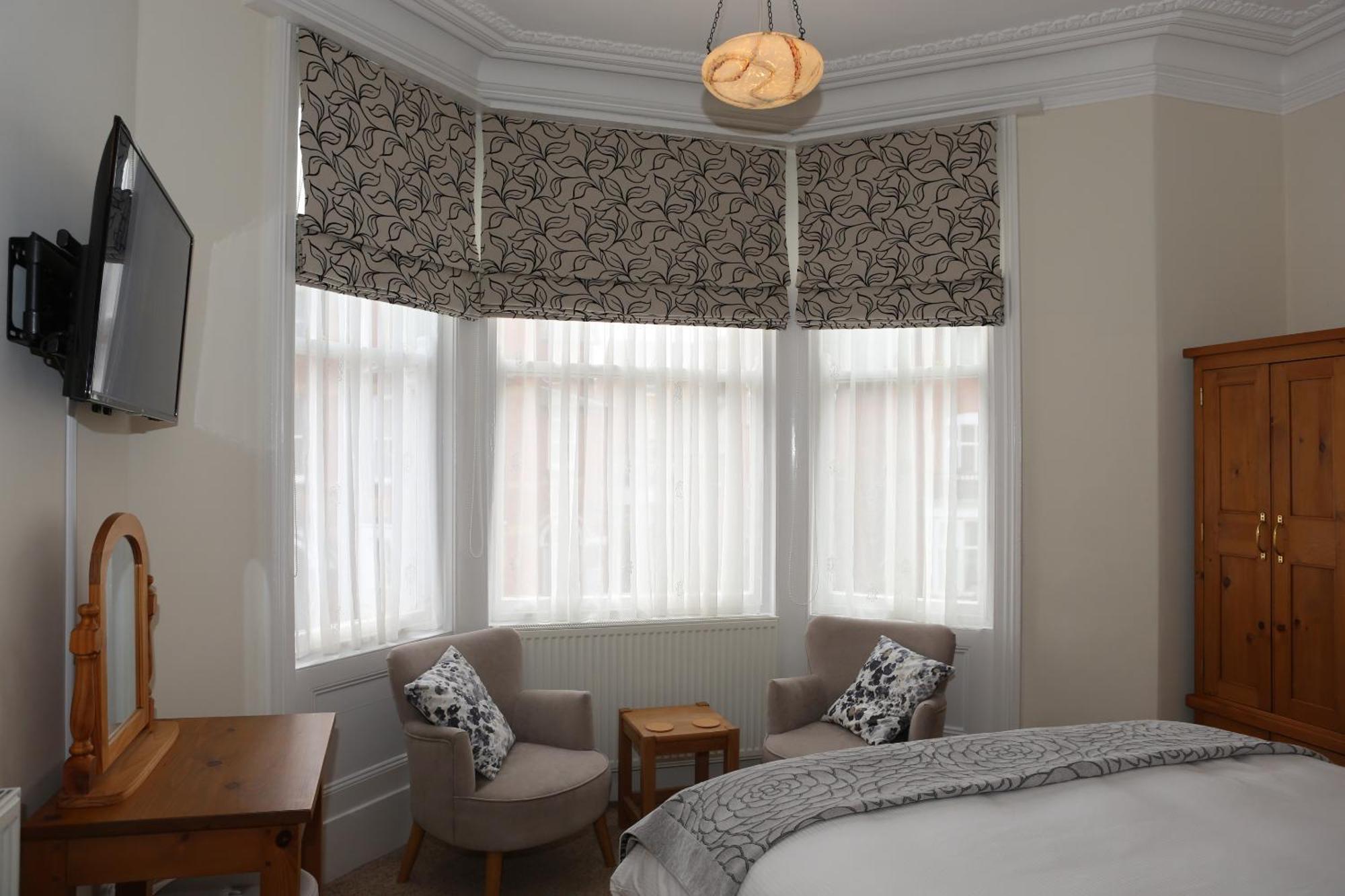The Waves: Yorkshire Coast 4* Scarborough