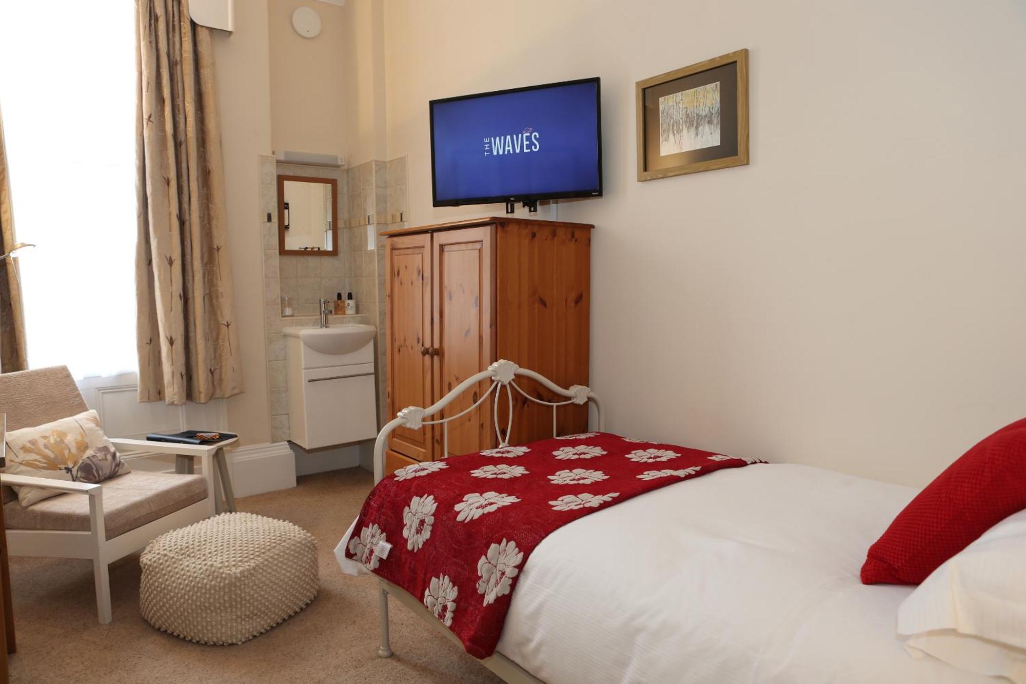 The Waves: Yorkshire Coast 4*